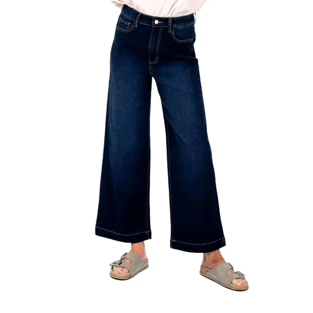 Comfortable and chic stretchable jeans for ladies