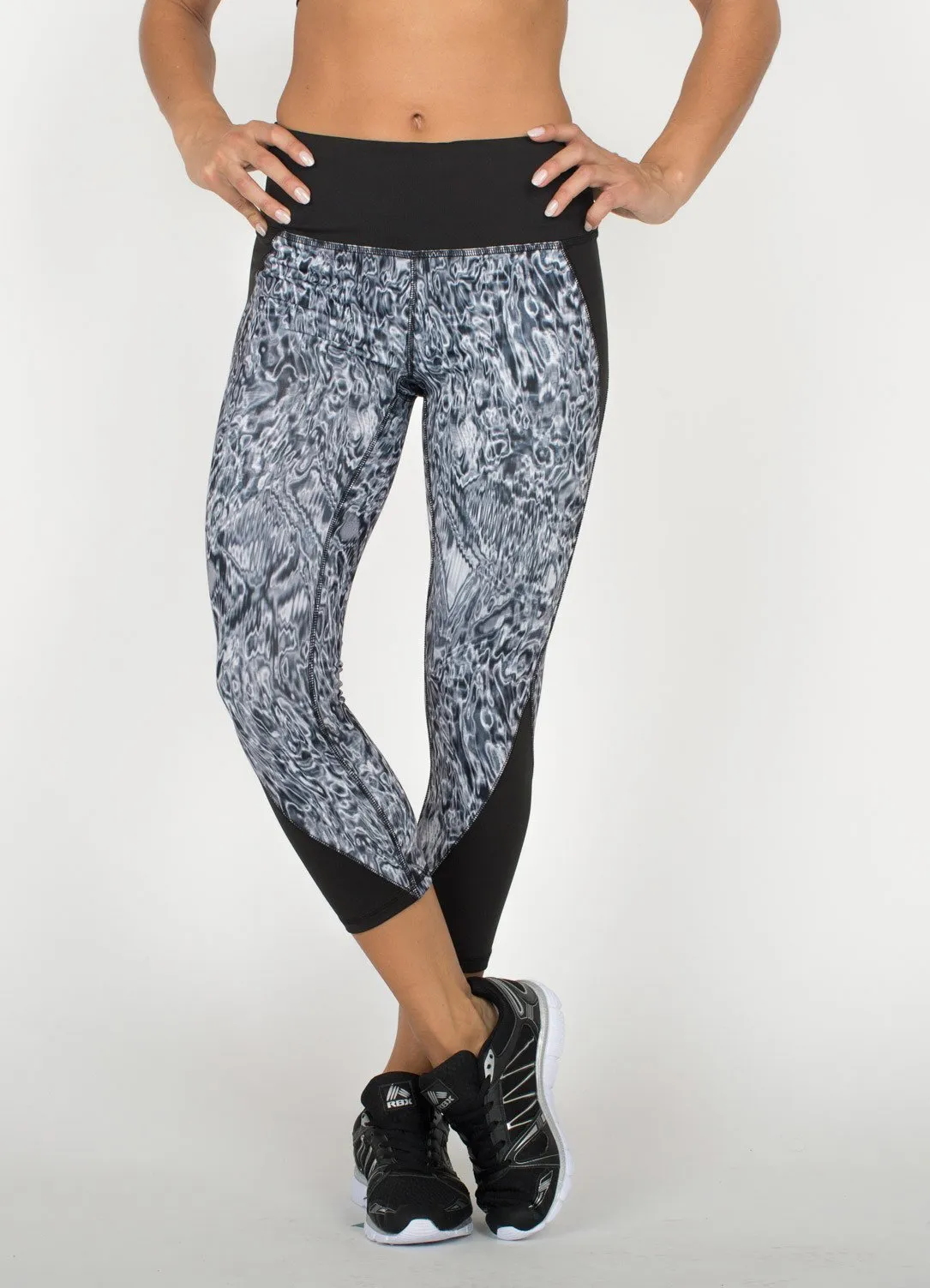 Lumen Acid Print Rave Capri Leggings