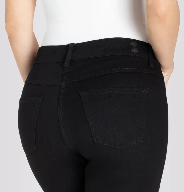 MAC <BR>
Dream Chic Jeans <BR>
Denim<BR>