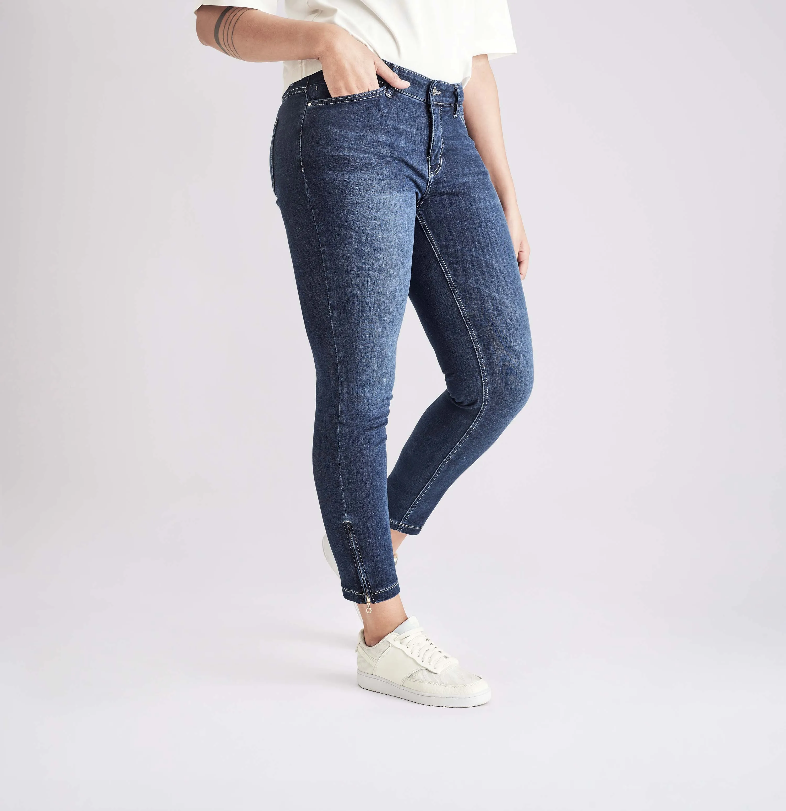 MAC <BR>
Dream Chic Jeans <BR>
Denim<BR>