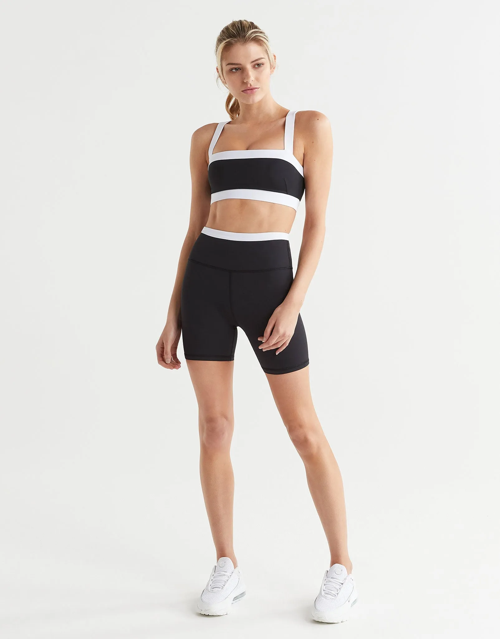 SARA Sports Bra - Black