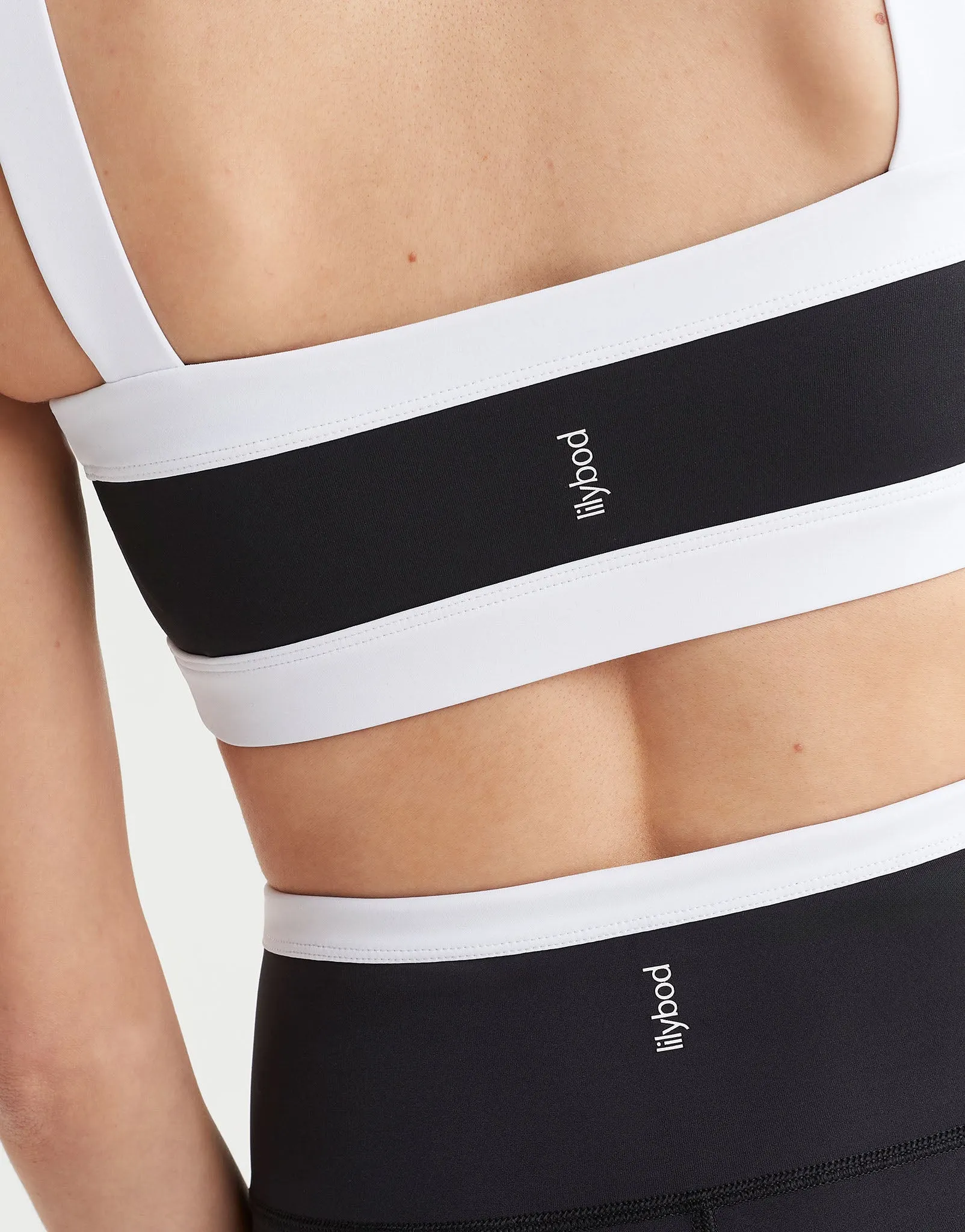 SARA Sports Bra - Black